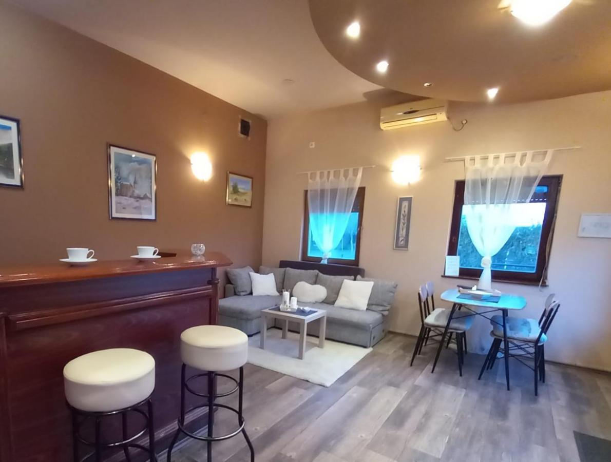 Guest House Studio Apartman Marina - With Jacuzzi, Free Parking, Pet Friendly Karlovac Zewnętrze zdjęcie