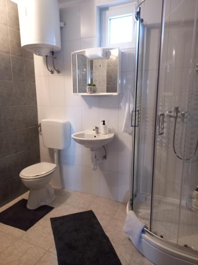 Guest House Studio Apartman Marina - With Jacuzzi, Free Parking, Pet Friendly Karlovac Zewnętrze zdjęcie