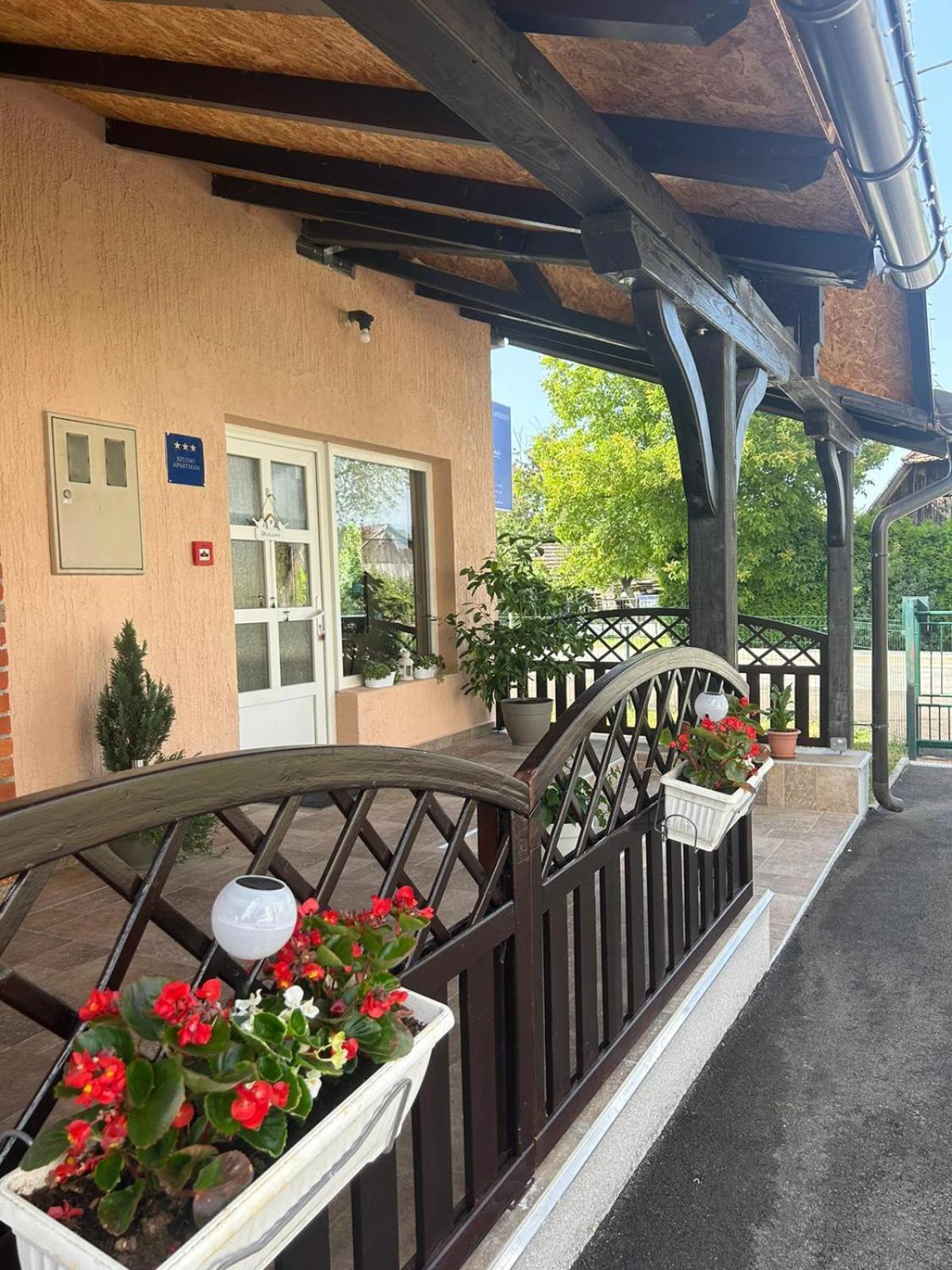Guest House Studio Apartman Marina - With Jacuzzi, Free Parking, Pet Friendly Karlovac Zewnętrze zdjęcie