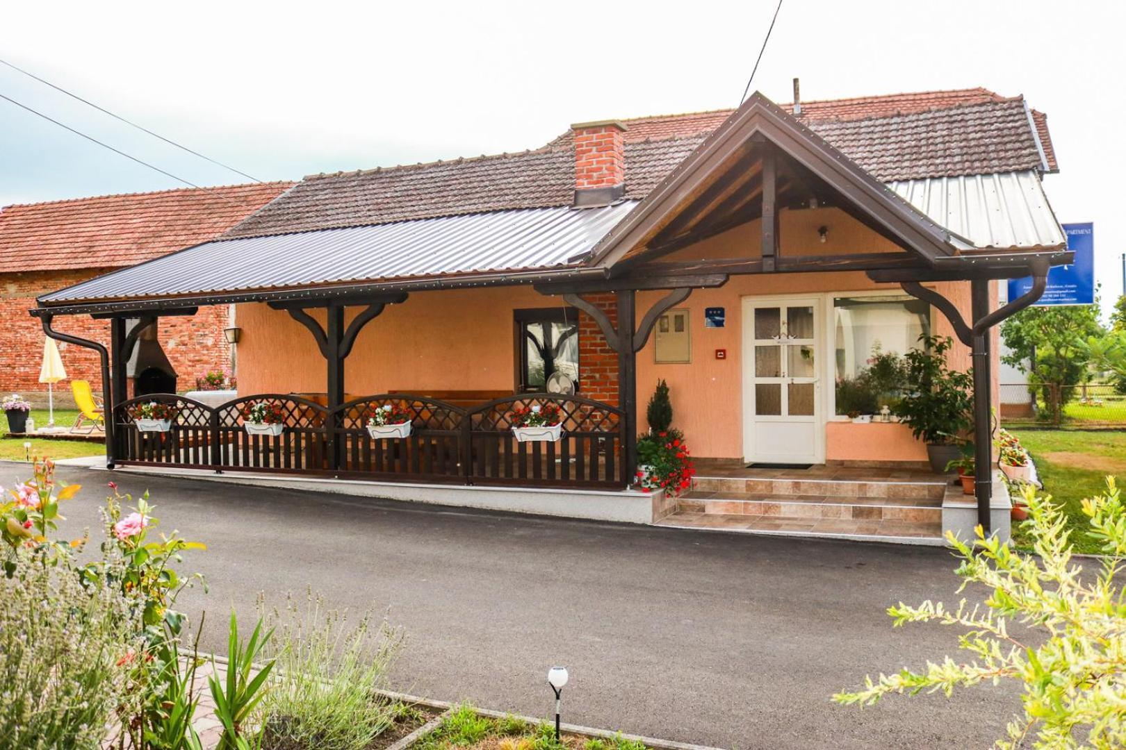 Guest House Studio Apartman Marina - With Jacuzzi, Free Parking, Pet Friendly Karlovac Zewnętrze zdjęcie
