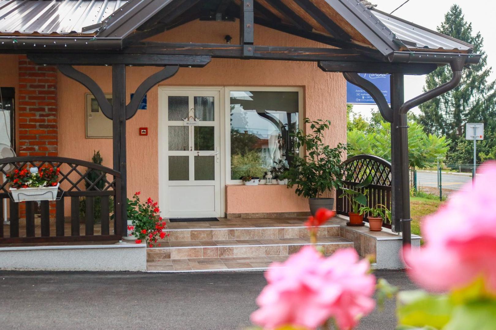 Guest House Studio Apartman Marina - With Jacuzzi, Free Parking, Pet Friendly Karlovac Zewnętrze zdjęcie