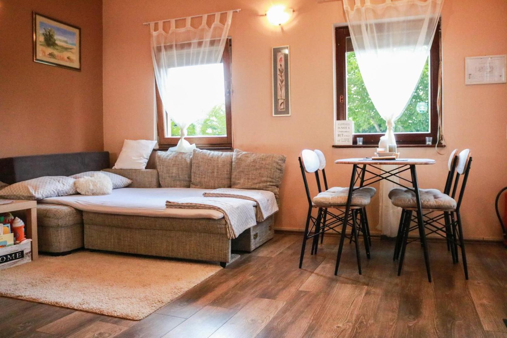 Guest House Studio Apartman Marina - With Jacuzzi, Free Parking, Pet Friendly Karlovac Zewnętrze zdjęcie